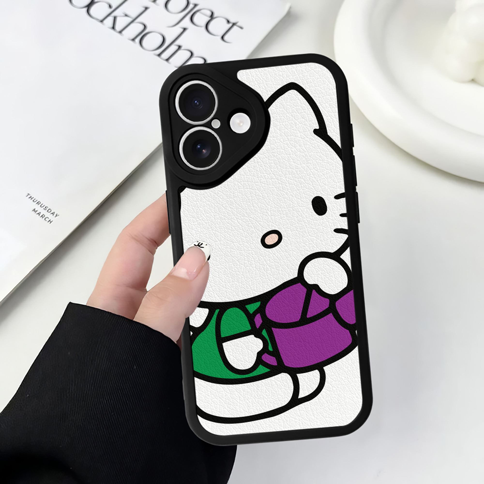 （画像用） Hello Kitty ハローキティ 【iPhone 16シリーズ対応】シリコンスマホケース（レザー調） 材質：シリコン